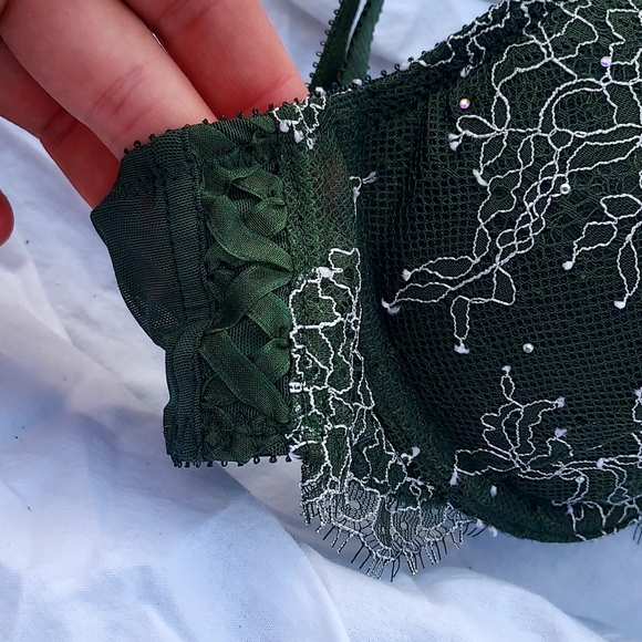 Victoria's Secret Dream Angel's Women's Green Lace Push-up Bra - Picture 2 of 8